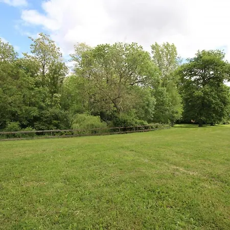 Le Mouly/petit Holiday home *